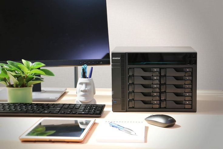 NAS (Network Attached Storage)